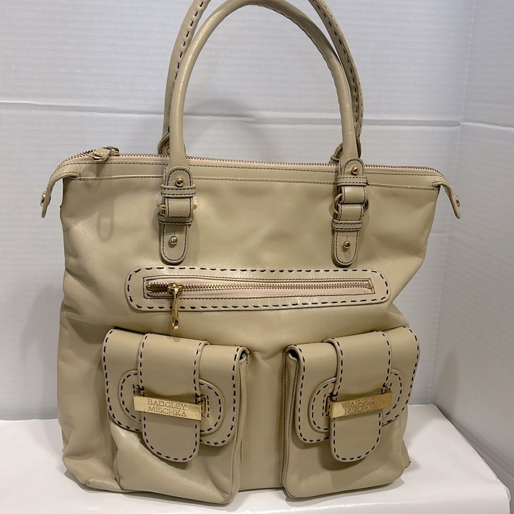 BADGLEY MISCHKA cream color travel tote bag